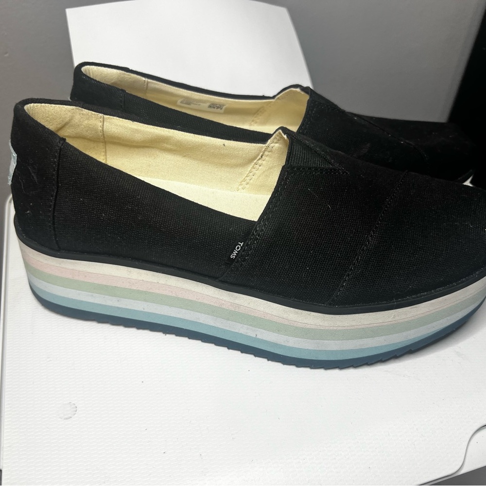 Toms platform shoes size 9
